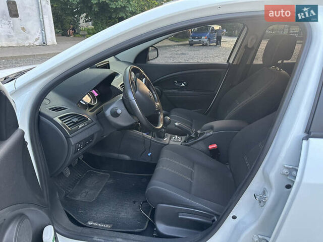 Белый Рено Меган, объемом двигателя 1.46 л и пробегом 146 тыс. км за 10799 $, фото 6 на Automoto.ua