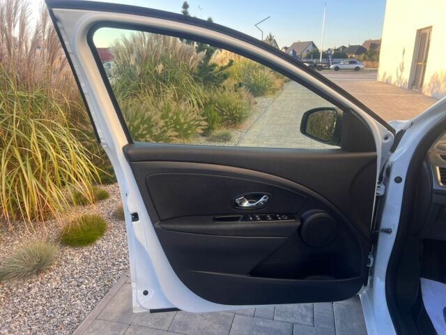 Белый Рено Меган, объемом двигателя 1.5 л и пробегом 190 тыс. км за 9200 $, фото 12 на Automoto.ua