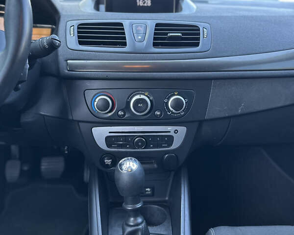 Белый Рено Меган, объемом двигателя 1.5 л и пробегом 165 тыс. км за 9500 $, фото 31 на Automoto.ua