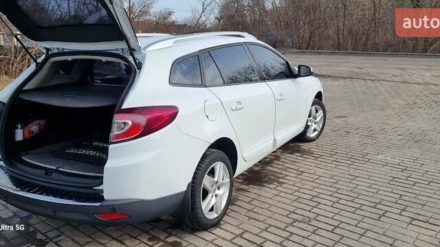 Белый Рено Меган, объемом двигателя 1.46 л и пробегом 265 тыс. км за 8500 $, фото 8 на Automoto.ua