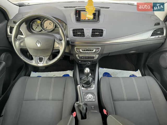 Белый Рено Меган, объемом двигателя 1.5 л и пробегом 196 тыс. км за 9500 $, фото 11 на Automoto.ua