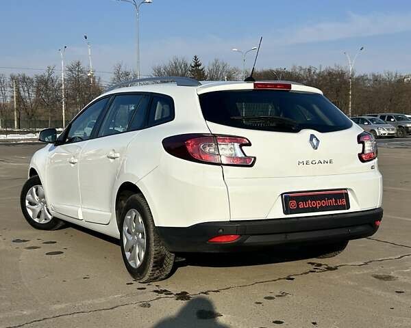 Белый Рено Меган, объемом двигателя 1.5 л и пробегом 220 тыс. км за 9550 $, фото 6 на Automoto.ua