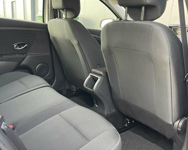 Белый Рено Меган, объемом двигателя 1.5 л и пробегом 197 тыс. км за 8900 $, фото 26 на Automoto.ua