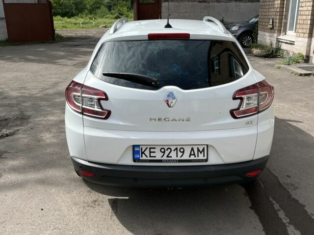 Белый Рено Меган, объемом двигателя 1.5 л и пробегом 325 тыс. км за 8100 $, фото 4 на Automoto.ua