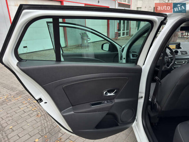 Белый Рено Меган, объемом двигателя 1.5 л и пробегом 278 тыс. км за 8900 $, фото 10 на Automoto.ua