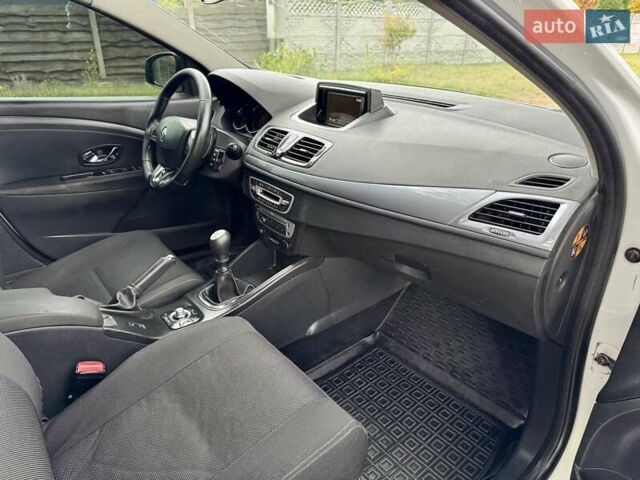 Белый Рено Меган, объемом двигателя 1.5 л и пробегом 205 тыс. км за 6999 $, фото 22 на Automoto.ua