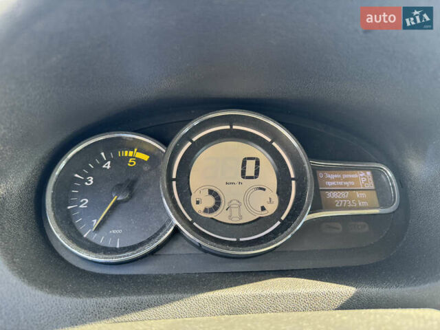 Білий Рено Меган, об'ємом двигуна 1.46 л та пробігом 308 тис. км за 8500 $, фото 5 на Automoto.ua