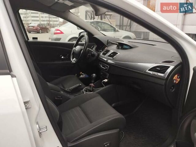 Белый Рено Меган, объемом двигателя 1.5 л и пробегом 349 тыс. км за 8200 $, фото 5 на Automoto.ua