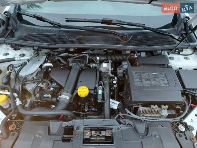 Белый Рено Меган, объемом двигателя 1.5 л и пробегом 207 тыс. км за 8000 $, фото 8 на Automoto.ua