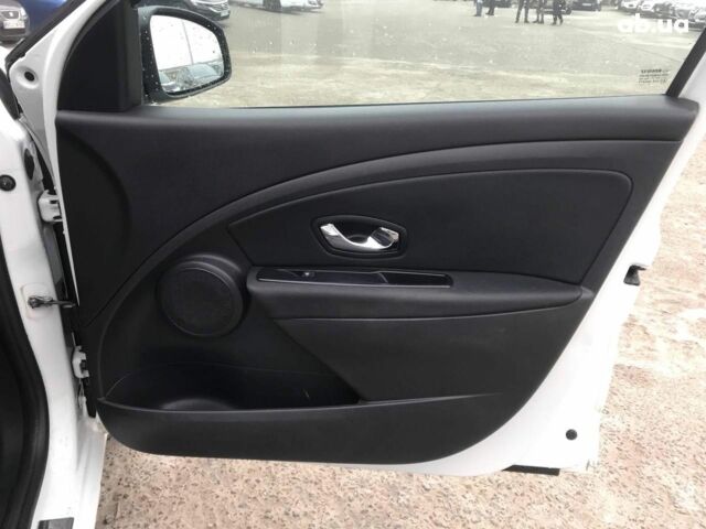 Белый Рено Меган, объемом двигателя 1.5 л и пробегом 315 тыс. км за 8790 $, фото 12 на Automoto.ua