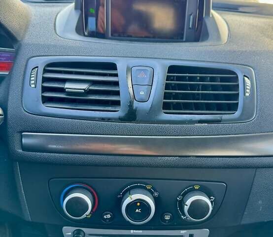 Белый Рено Меган, объемом двигателя 1.5 л и пробегом 222 тыс. км за 5499 $, фото 15 на Automoto.ua