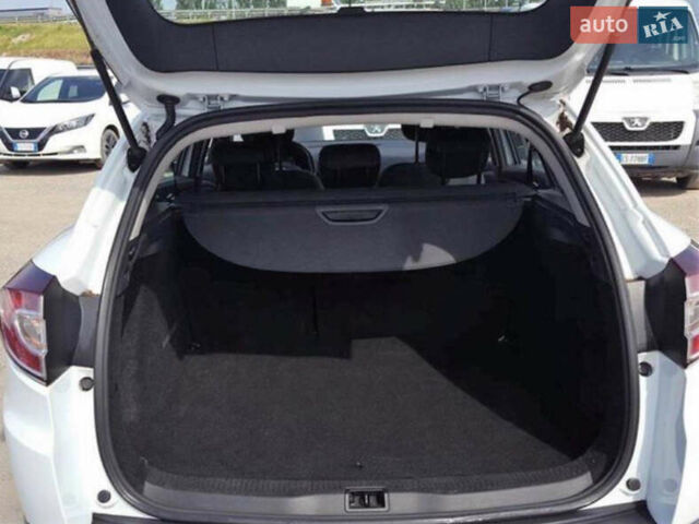 Белый Рено Меган, объемом двигателя 1.46 л и пробегом 214 тыс. км за 9200 $, фото 2 на Automoto.ua