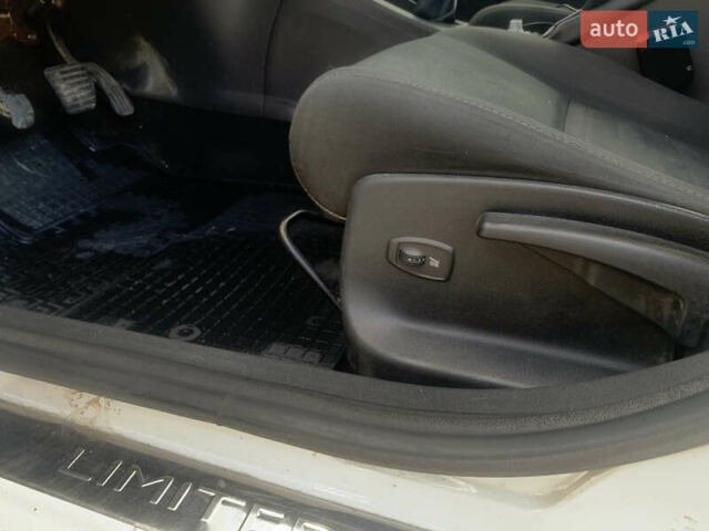 Белый Рено Меган, объемом двигателя 1.5 л и пробегом 362 тыс. км за 7799 $, фото 17 на Automoto.ua