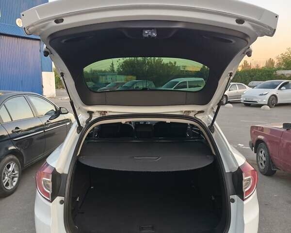 Білий Рено Меган, об'ємом двигуна 1.5 л та пробігом 245 тис. км за 8999 $, фото 16 на Automoto.ua