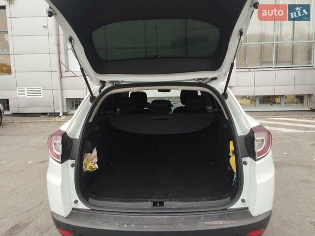 Белый Рено Меган, объемом двигателя 1.5 л и пробегом 349 тыс. км за 8200 $, фото 4 на Automoto.ua