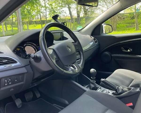 Белый Рено Меган, объемом двигателя 1.46 л и пробегом 212 тыс. км за 11500 $, фото 3 на Automoto.ua