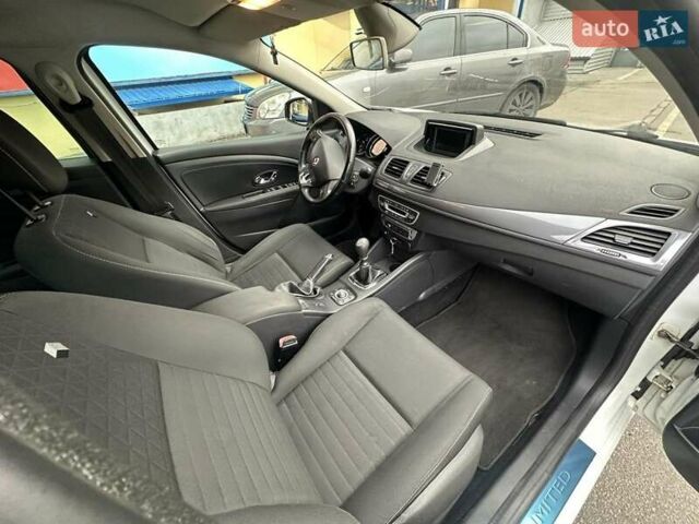 Рено Меган 2015 в Киеве на Automoto.ua Белый Рено Меган, объемом двигателя 1.46 л и пробегом 243 тыс. км за 9000 $, фото 5 на Automoto.ua