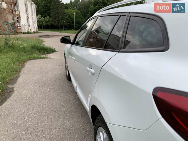 Белый Рено Меган, объемом двигателя 1.5 л и пробегом 209 тыс. км за 7899 $, фото 4 на Automoto.ua