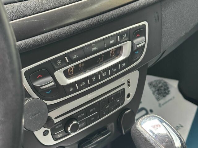 Белый Рено Меган, объемом двигателя 1.5 л и пробегом 226 тыс. км за 8900 $, фото 8 на Automoto.ua