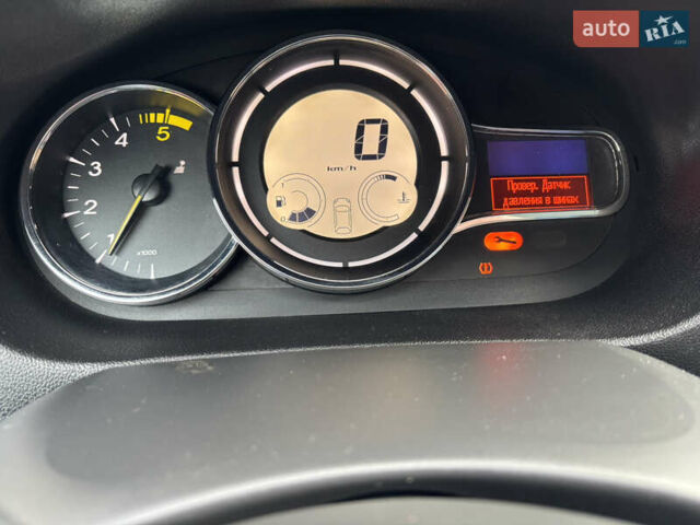 Белый Рено Меган, объемом двигателя 1.46 л и пробегом 198 тыс. км за 8800 $, фото 19 на Automoto.ua