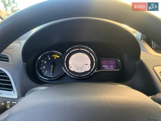 Білий Рено Меган, об'ємом двигуна 1.5 л та пробігом 190 тис. км за 9300 $, фото 9 на Automoto.ua