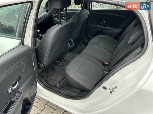 Білий Рено Меган, об'ємом двигуна 1.5 л та пробігом 280 тис. км за 5999 $, фото 6 на Automoto.ua