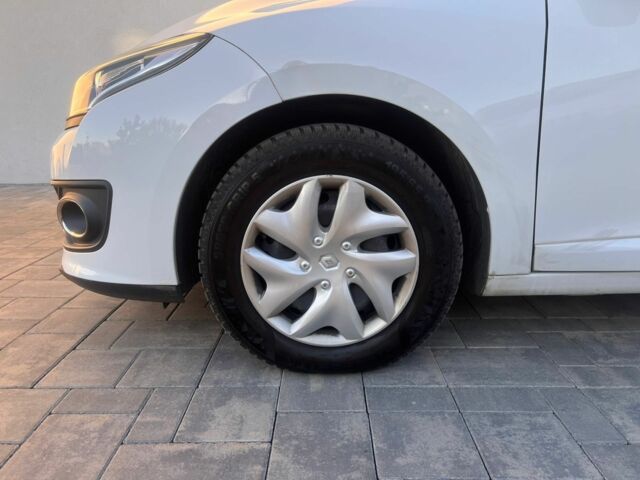 Белый Рено Меган, объемом двигателя 1.5 л и пробегом 190 тыс. км за 9200 $, фото 9 на Automoto.ua