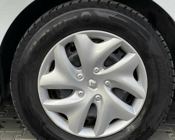 Белый Рено Меган, объемом двигателя 1.5 л и пробегом 197 тыс. км за 8900 $, фото 9 на Automoto.ua