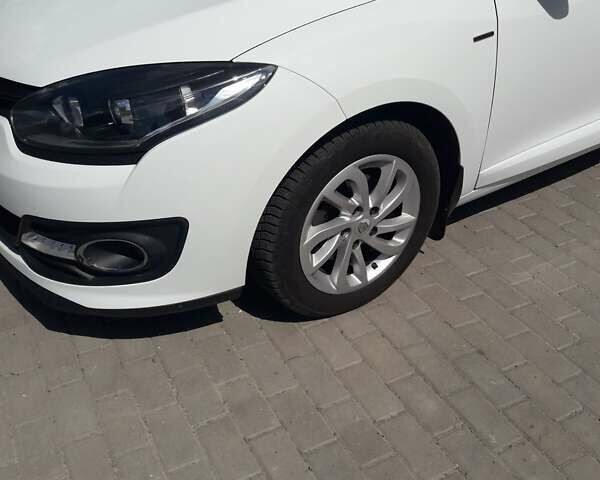 Белый Рено Меган, объемом двигателя 1.46 л и пробегом 220 тыс. км за 9200 $, фото 2 на Automoto.ua