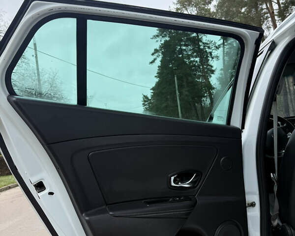 Белый Рено Меган, объемом двигателя 1.6 л и пробегом 246 тыс. км за 9900 $, фото 16 на Automoto.ua