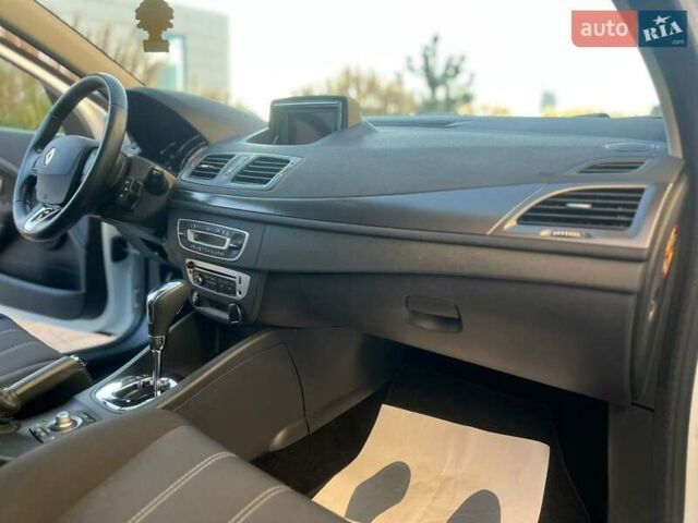 Білий Рено Меган, об'ємом двигуна 1.5 л та пробігом 190 тис. км за 9100 $, фото 2 на Automoto.ua