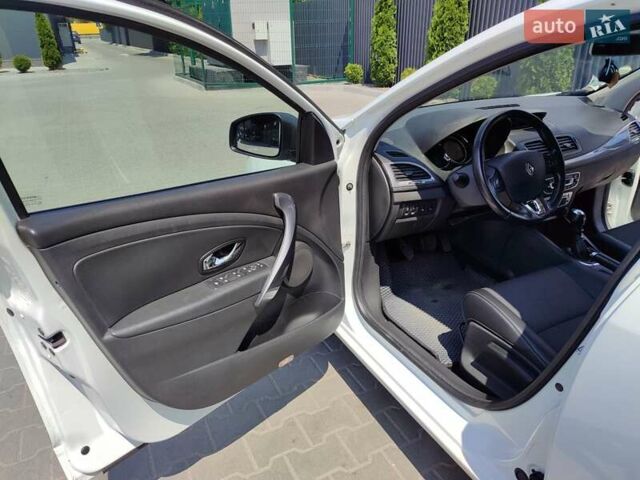Белый Рено Меган, объемом двигателя 1.5 л и пробегом 299 тыс. км за 7700 $, фото 10 на Automoto.ua