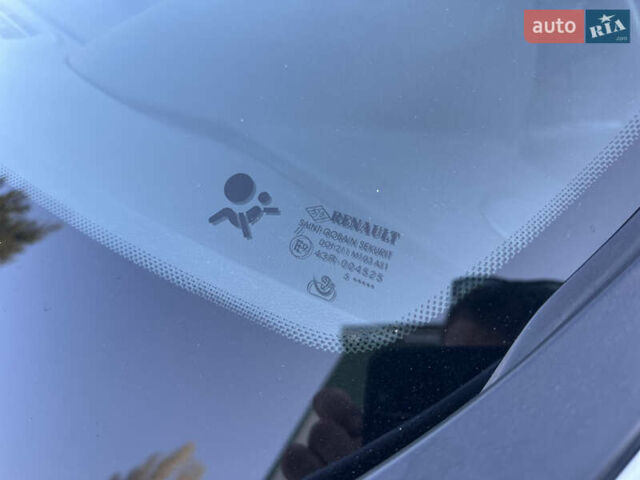 Белый Рено Меган, объемом двигателя 1.5 л и пробегом 165 тыс. км за 9500 $, фото 17 на Automoto.ua
