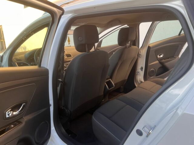 Белый Рено Меган, объемом двигателя 1.5 л и пробегом 190 тыс. км за 9200 $, фото 7 на Automoto.ua