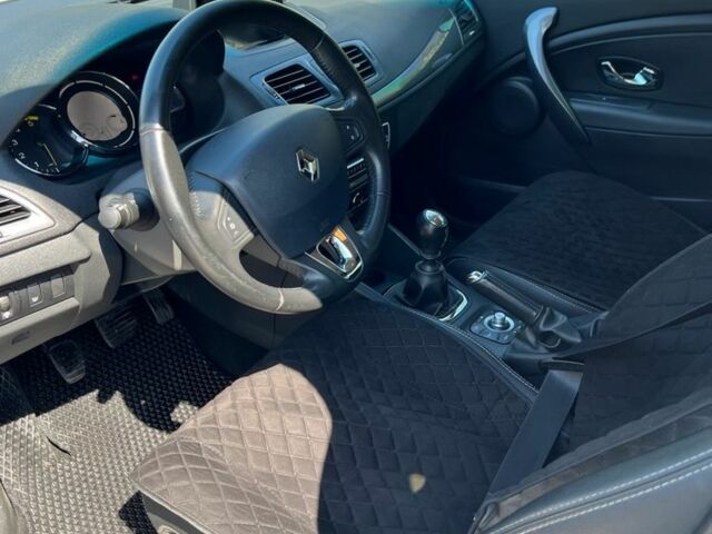 Белый Рено Меган, объемом двигателя 1.5 л и пробегом 290 тыс. км за 8799 $, фото 4 на Automoto.ua