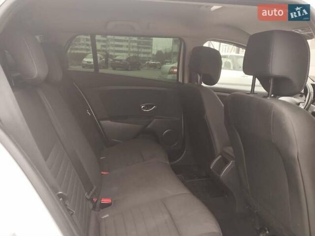 Белый Рено Меган, объемом двигателя 1.5 л и пробегом 349 тыс. км за 8200 $, фото 6 на Automoto.ua