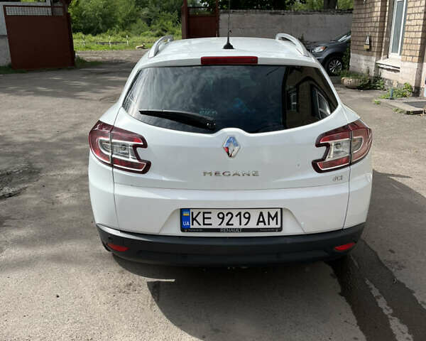 Белый Рено Меган, объемом двигателя 1.5 л и пробегом 326 тыс. км за 7900 $, фото 1 на Automoto.ua