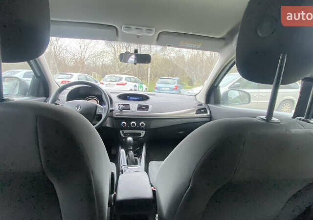 Белый Рено Меган, объемом двигателя 1.46 л и пробегом 214 тыс. км за 9200 $, фото 3 на Automoto.ua