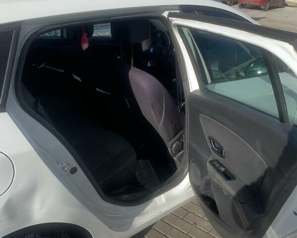 Белый Рено Меган, объемом двигателя 1.5 л и пробегом 362 тыс. км за 7799 $, фото 10 на Automoto.ua