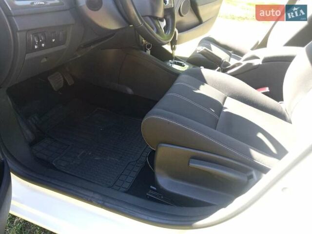 Белый Рено Меган, объемом двигателя 1.5 л и пробегом 180 тыс. км за 10499 $, фото 32 на Automoto.ua