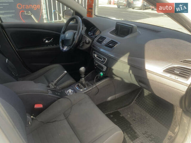 Белый Рено Меган, объемом двигателя 1.5 л и пробегом 362 тыс. км за 7799 $, фото 12 на Automoto.ua