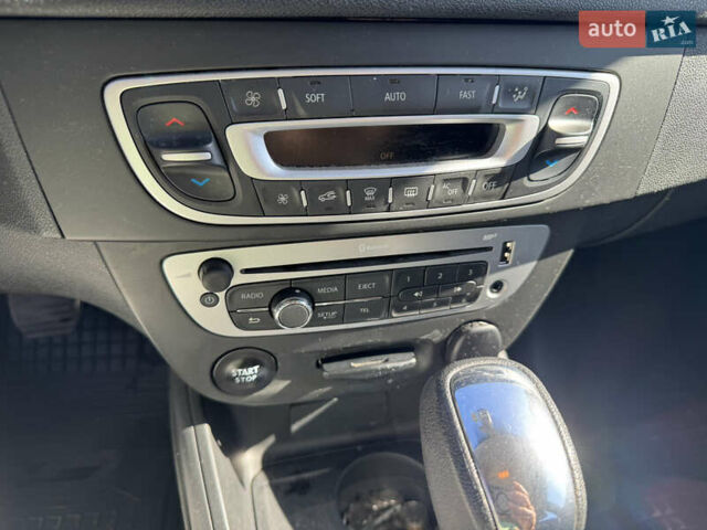 Білий Рено Меган, об'ємом двигуна 1.46 л та пробігом 308 тис. км за 8500 $, фото 7 на Automoto.ua