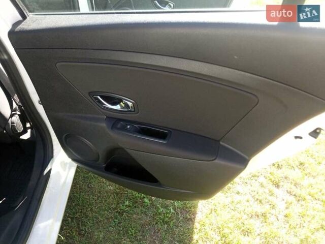 Белый Рено Меган, объемом двигателя 1.5 л и пробегом 180 тыс. км за 10499 $, фото 40 на Automoto.ua