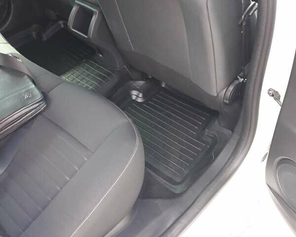 Белый Рено Меган, объемом двигателя 1.46 л и пробегом 220 тыс. км за 9200 $, фото 13 на Automoto.ua