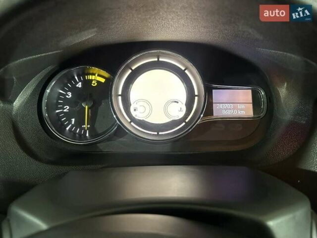 Рено Меган 2015 в Киеве на Automoto.ua Белый Рено Меган, объемом двигателя 1.46 л и пробегом 243 тыс. км за 9000 $, фото 9 на Automoto.ua