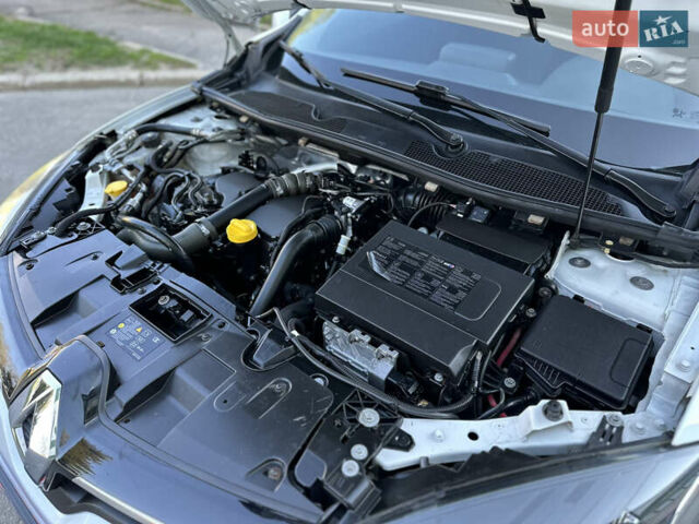 Белый Рено Меган, объемом двигателя 1.5 л и пробегом 165 тыс. км за 9500 $, фото 3 на Automoto.ua