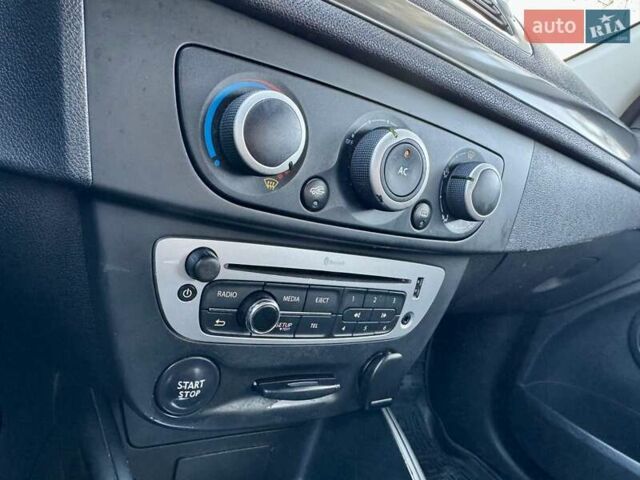 Белый Рено Меган, объемом двигателя 1.5 л и пробегом 222 тыс. км за 5499 $, фото 16 на Automoto.ua