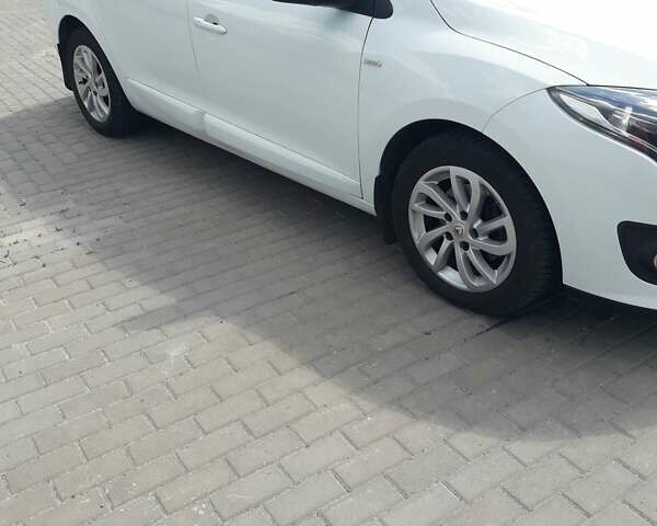 Белый Рено Меган, объемом двигателя 1.46 л и пробегом 220 тыс. км за 9200 $, фото 9 на Automoto.ua