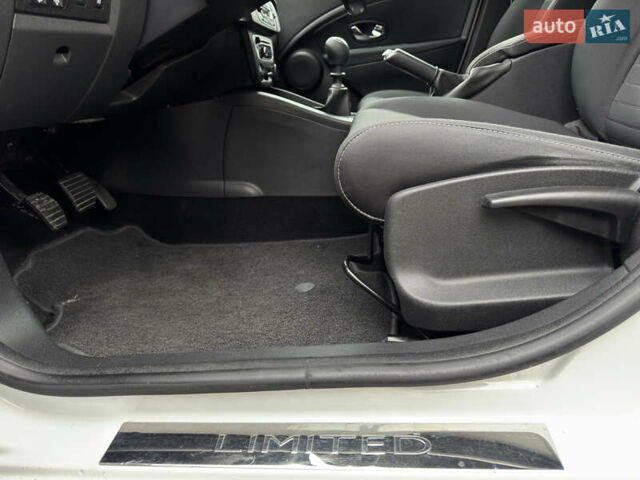 Белый Рено Меган, объемом двигателя 1.5 л и пробегом 278 тыс. км за 8900 $, фото 18 на Automoto.ua