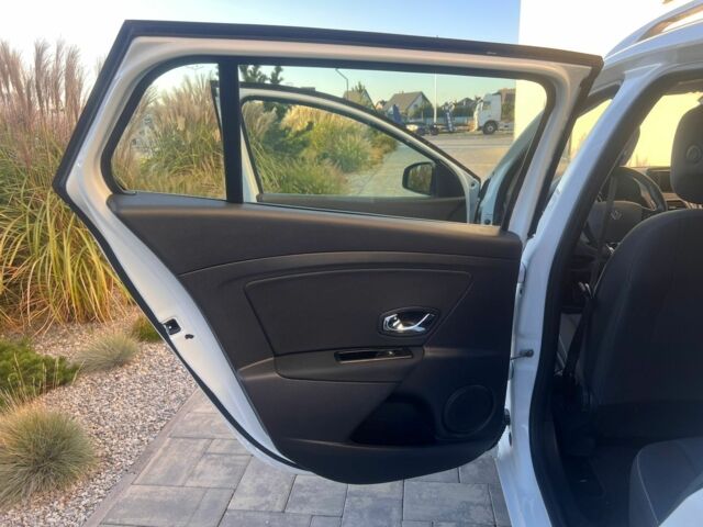 Белый Рено Меган, объемом двигателя 1.5 л и пробегом 190 тыс. км за 9200 $, фото 13 на Automoto.ua